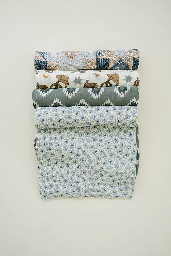 Muslin Swaddle Blanket in Blue Blossom 