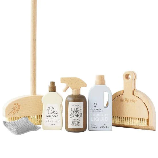 Wooden cleaning set