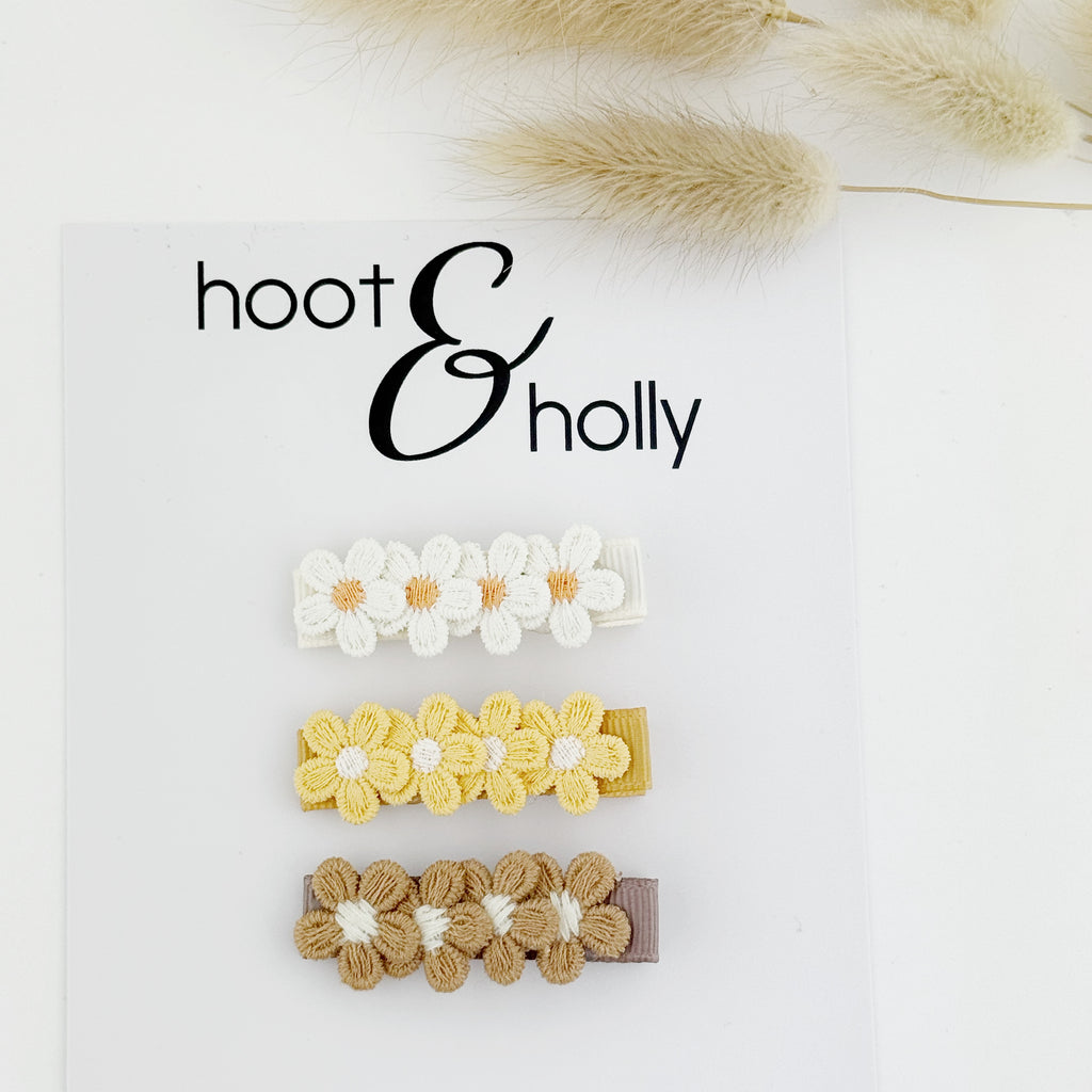 White, Yellow & Beige floral hair clip on hoot and holly card